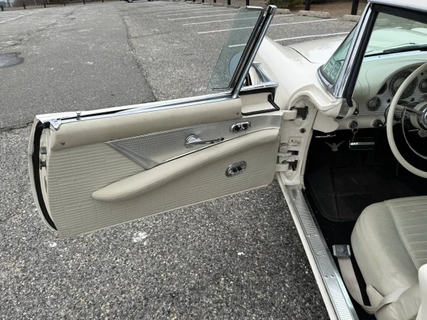 1957 Ford Thunderbird 2-door convertible - Image 12