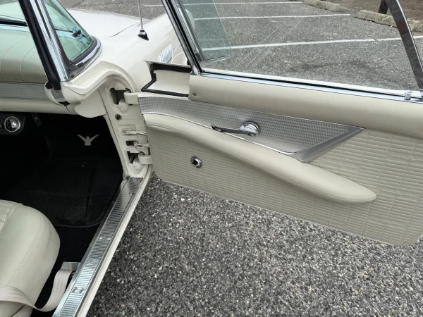 1957 Ford Thunderbird 2-door convertible - Image 13