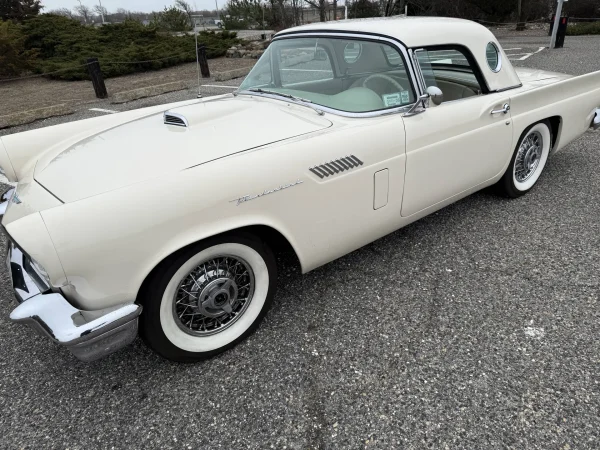 1957 Ford Thunderbird 2-door convertible - Image 4
