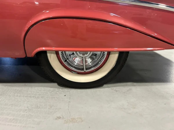 1959 Pontiac Bonneville - Image 13