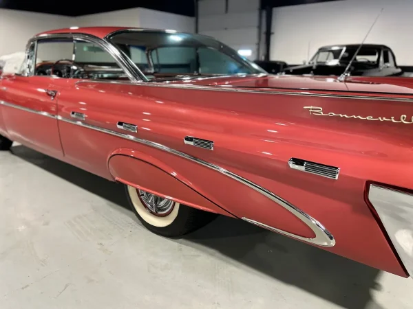 1959 Pontiac Bonneville - Image 14