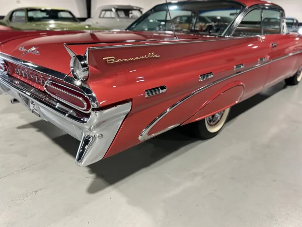 1959 Pontiac Bonneville - Image 22