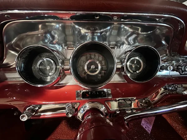 1959 Pontiac Bonneville - Image 9