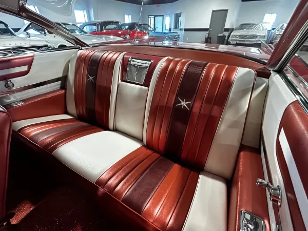 1959 Pontiac Bonneville - Image 11