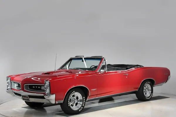 1966 Pontiac GTO Convertible with 389 ci. V8 and Tri-Power setup - Image 3