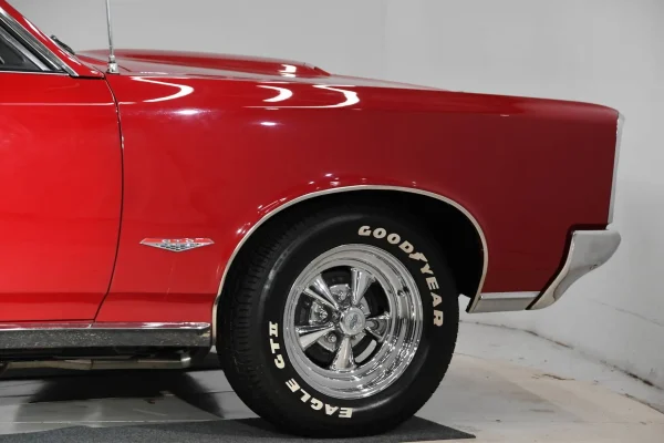 1966 Pontiac GTO Convertible with 389 ci. V8 and Tri-Power setup - Image 12
