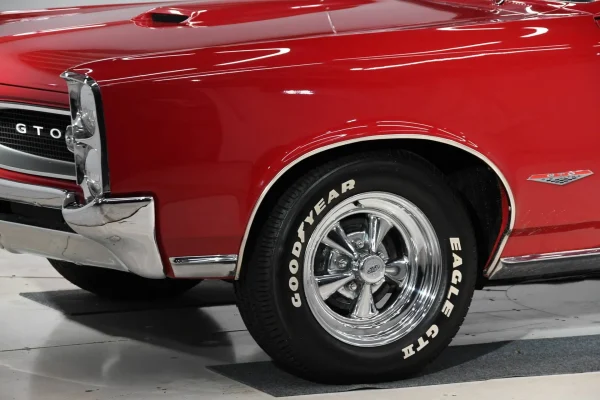 1966 Pontiac GTO Convertible with 389 ci. V8 and Tri-Power setup - Image 13