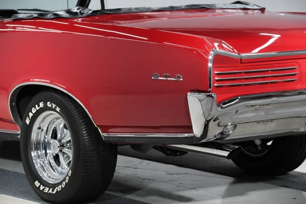 1966 Pontiac GTO Convertible with 389 ci. V8 and Tri-Power setup - Image 16