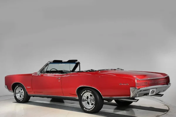 1966 Pontiac GTO Convertible with 389 ci. V8 and Tri-Power setup - Image 4