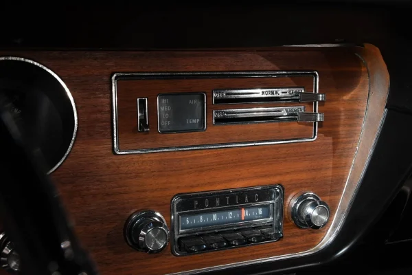 1966 Pontiac GTO Convertible with 389 ci. V8 and Tri-Power setup - Image 21