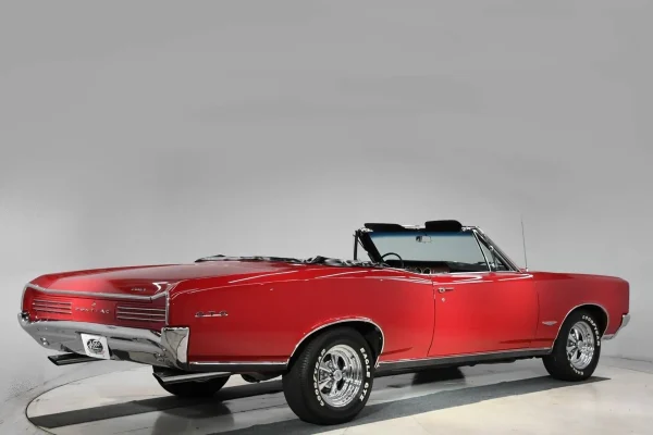 1966 Pontiac GTO Convertible with 389 ci. V8 and Tri-Power setup - Image 5