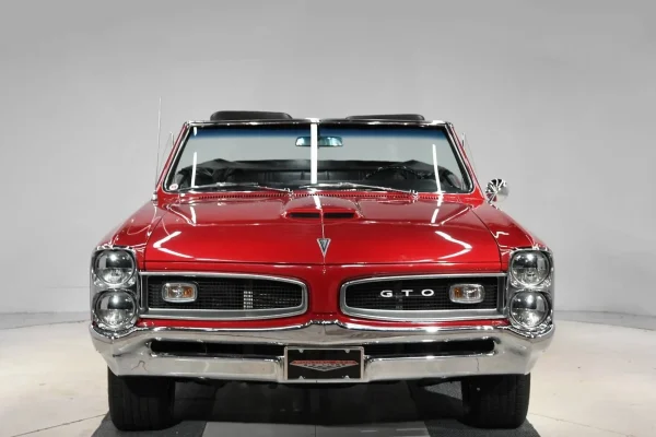 1966 Pontiac GTO Convertible with 389 ci. V8 and Tri-Power setup - Image 8