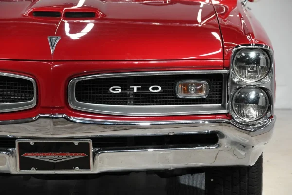 1966 Pontiac GTO Convertible with 389 ci. V8 and Tri-Power setup - Image 10