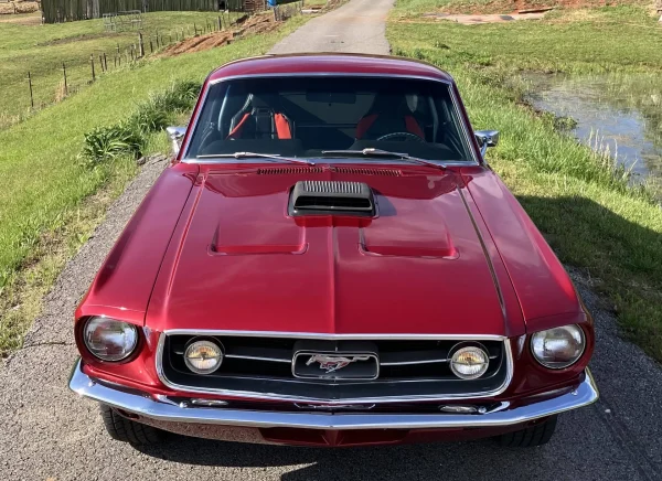 1967 Ford Mustang Fastback Restomod * rotisserie, bead blasted, modified and professional refinished with less than 2K on rebuilt 390 FE V8 - Image 11