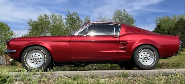 1967 Ford Mustang Fastback Restomod * rotisserie, bead blasted, modified and professional refinished with less than 2K on rebuilt 390 FE V8 - Image 6