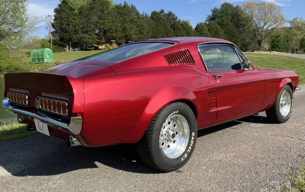 1967 Ford Mustang Fastback Restomod * rotisserie, bead blasted, modified and professional refinished with less than 2K on rebuilt 390 FE V8 - Image 10